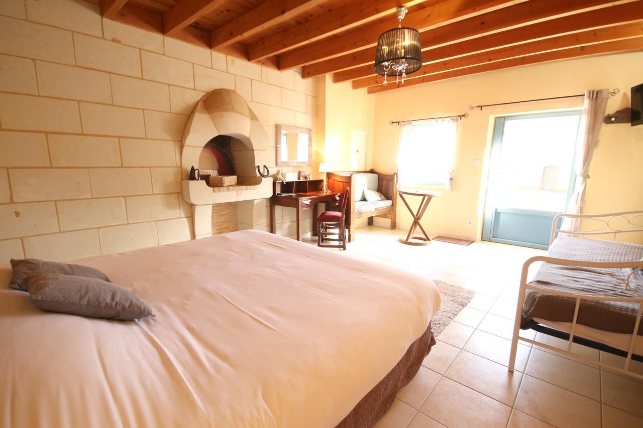 Chambres D'Hotes Les Delices De La Roche Louresse-Rochemenier Dış mekan fotoğraf